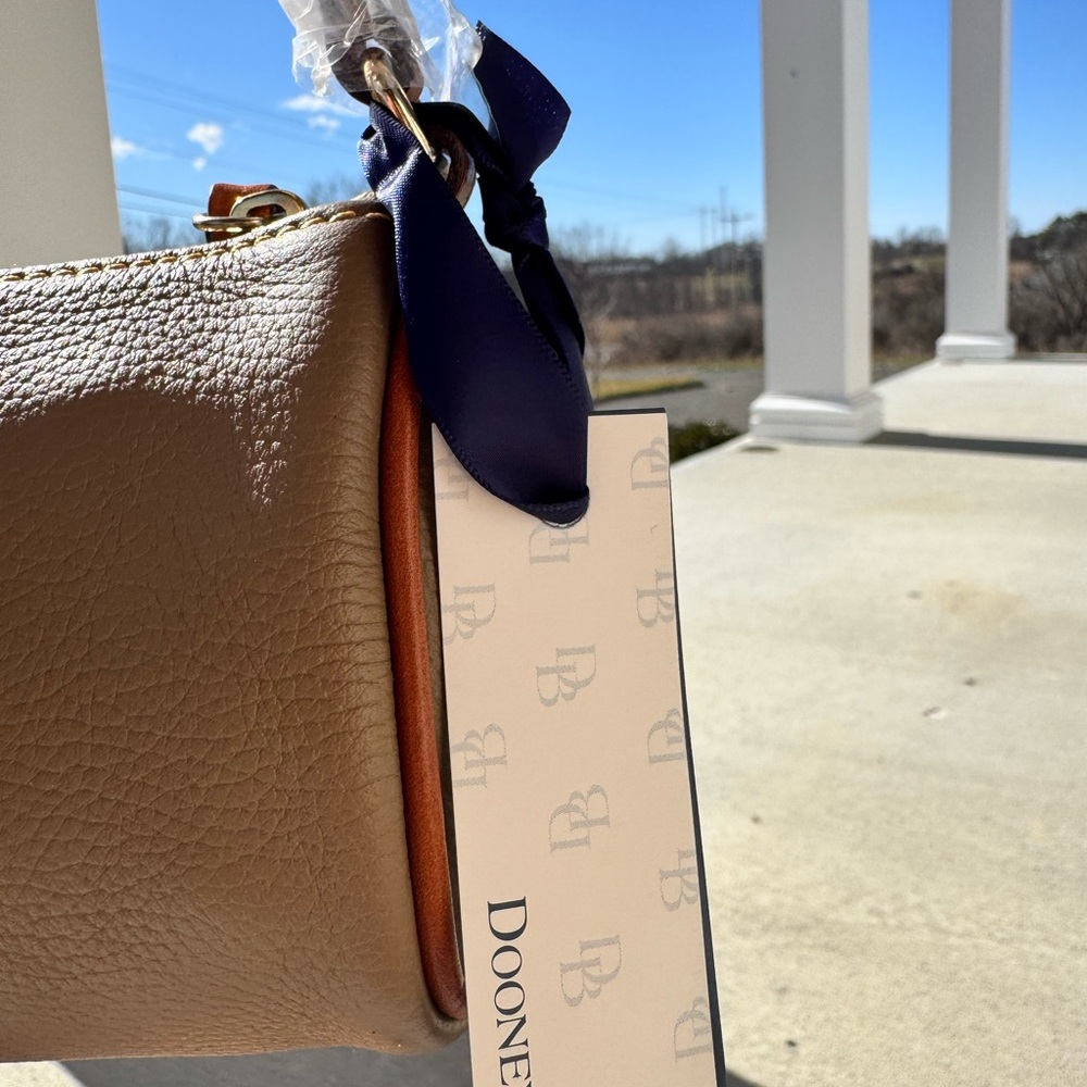 Dooney & Bourke NWT Pebbled Leather Crossbody Bag Brown Small Zip Purse - Picture 4 of 8